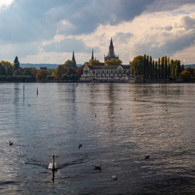 Blick auf Konstanz vom Bodensee aus gesehen