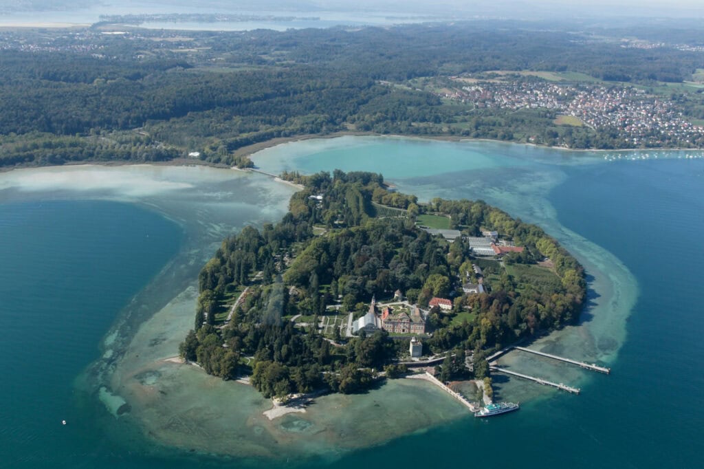 Die Insel Mainau im Bodensee bei Konstanz aus der Vogelperspektive