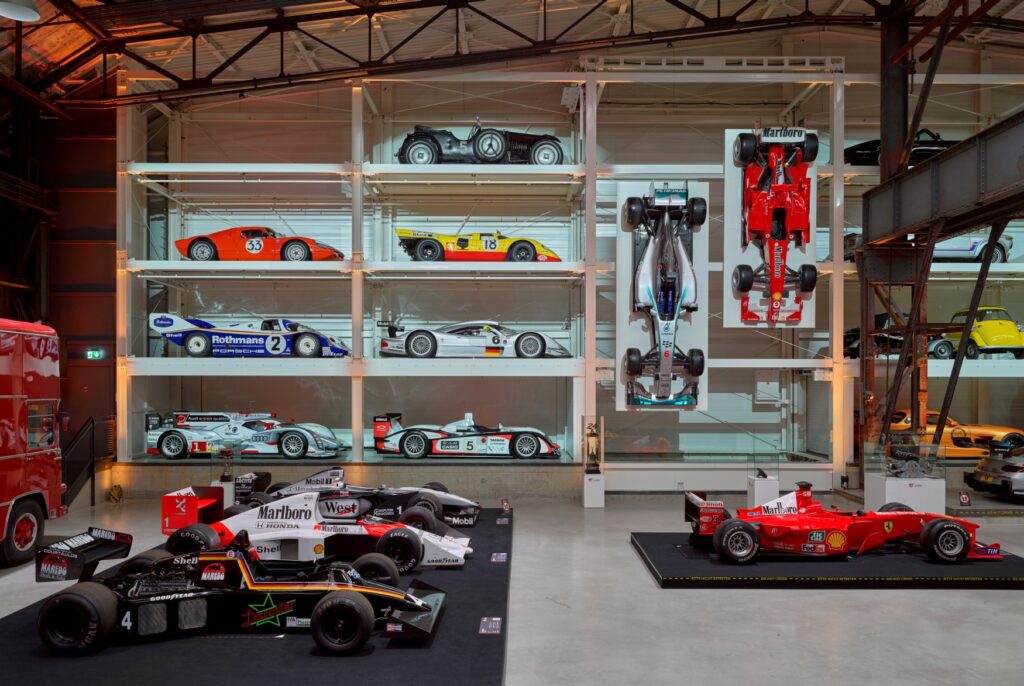 Several historic racing cars can be seen in the special exhibition “100 years of Le Mans”.