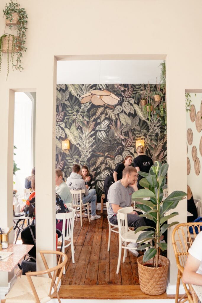 People sitting in Café Luuc in Mannheim