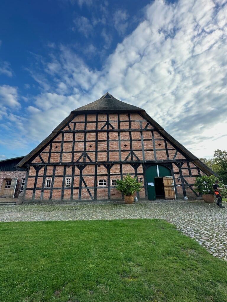 Außenansicht des Restaurants Kuhhaus an der Schlei in Sieseby