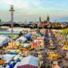 Panoramaansicht des Oktoberfests in München