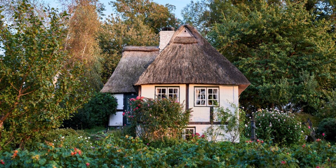 Ein reetgedecktes Fachwerkhaus in Sieseby an der Schlei