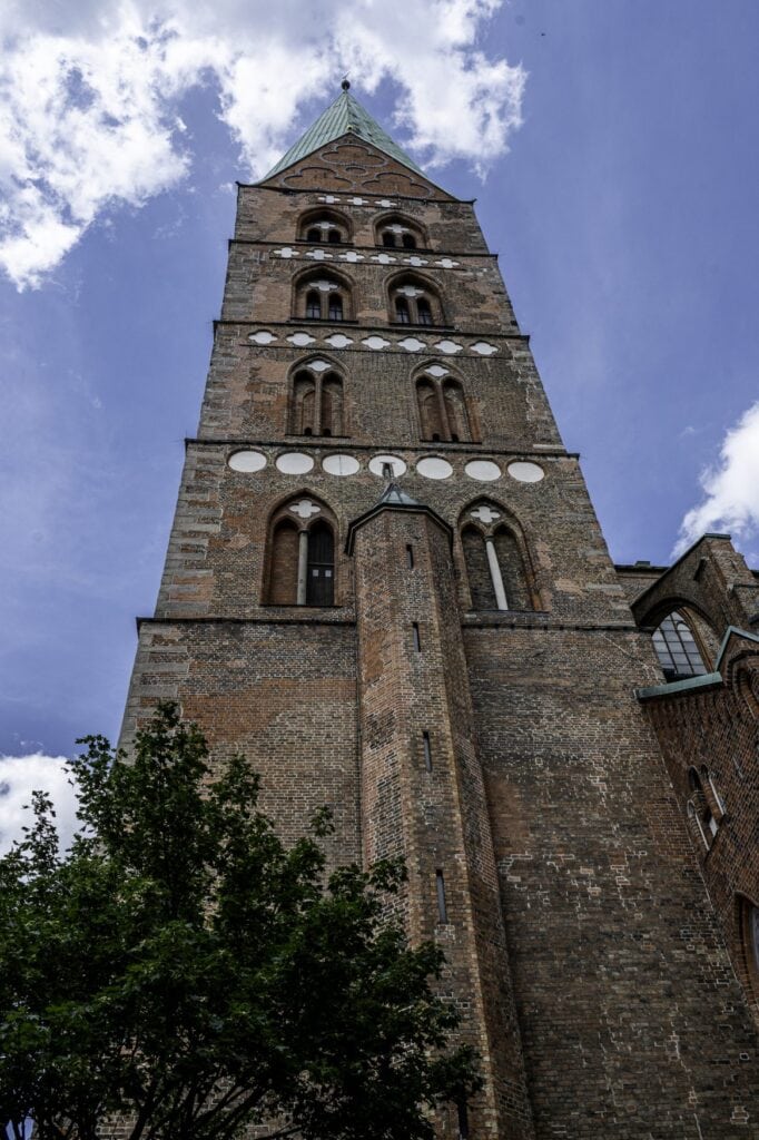 Einer der Türme von St. Marien in Lübeck