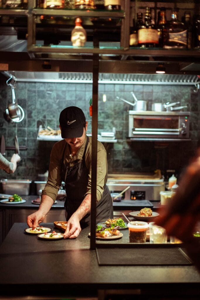 A man is standing in the kitchen of the restaurant Salt & Silver in Hamburg.