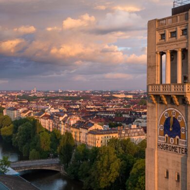 The tower of the Deutsches Museum, which was built on an island in the Isar. On the left side of the picture, on the banks of the Isar, you can see the Catholic Church of St. Maximilian.