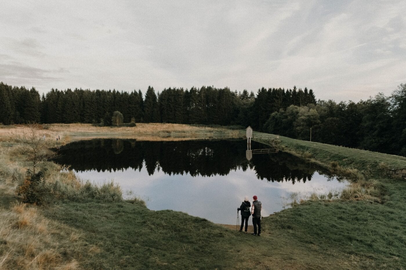 Ein See auf dem Platz Wildwood Camping im Harz