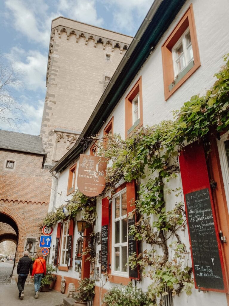 Excursion around Cologne? We recommend a bike tour to Zons.