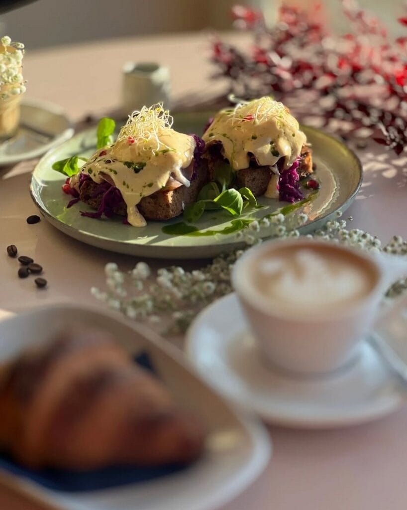 Eine belegte Stulle im Café Oswaldz in Dresden
