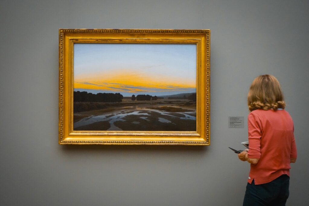 Betrachterin vor dem um 1832 entstandenen Gemälde "Das Große Gehege bei Dresden" von Caspar David Friedrich im Albertinum in Dresden
