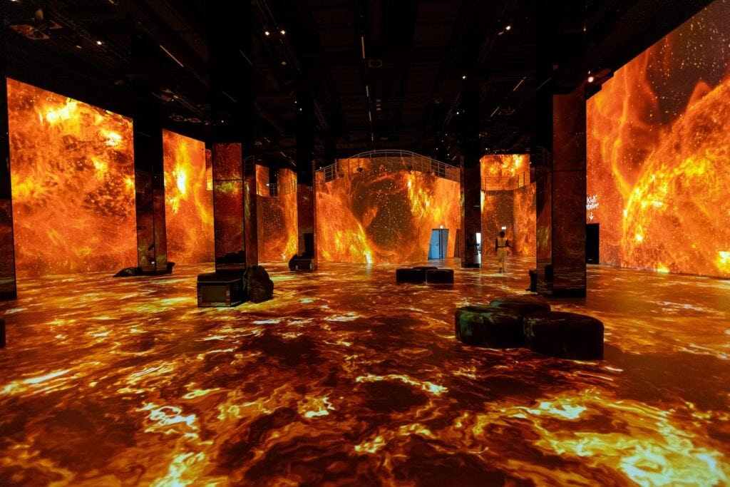 Der Port de Lumières wird in der neuen Ausstellung zum Feuerball.
