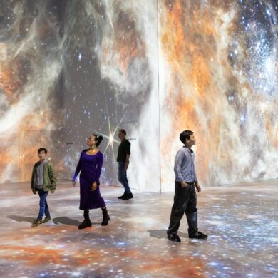 Die neue Ausstellung "Kosmos" im Port de Lumiéres.