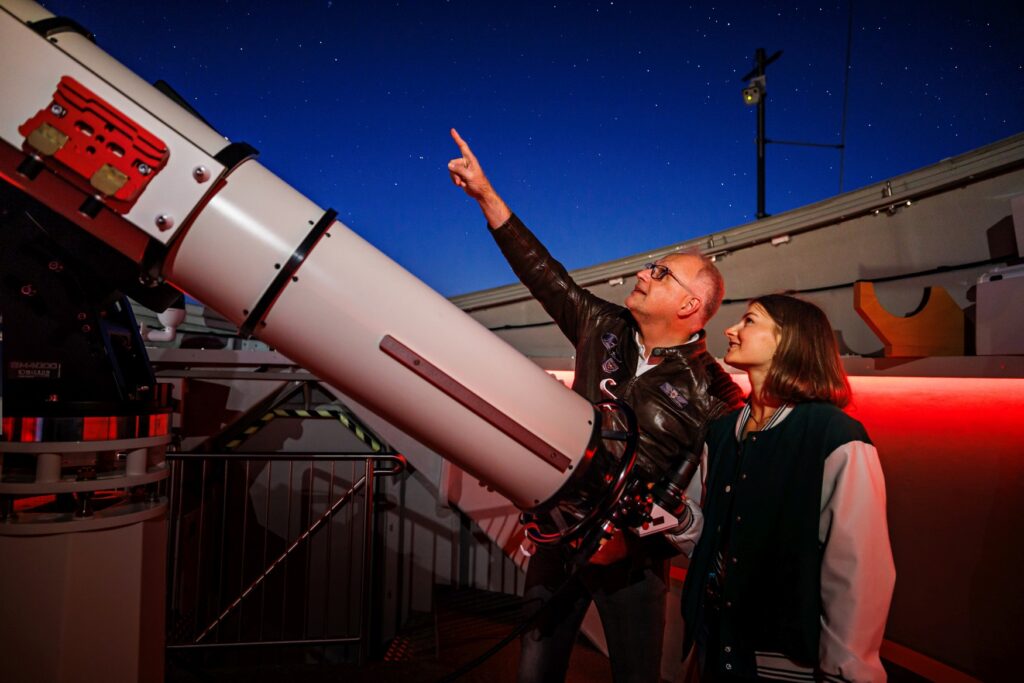 Die Experimenta Sternenwarte während der Skynights. Die Experimenta Sternenwarte in Heilbronn während der Skynights.