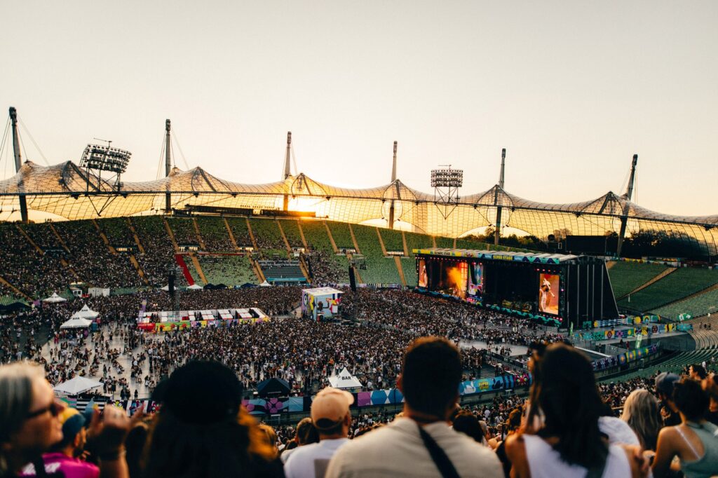 A packed stadium at the Superbloom Festival in Munich in 2024, bathed in the evening sun.