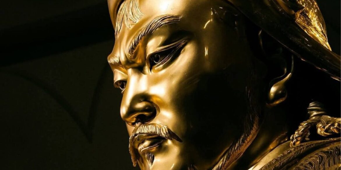 Nahaufnahme einer modernen Statue des mongolischen Herrschers Dschingis Khan.