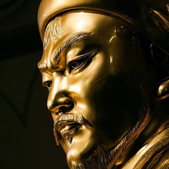 Nahaufnahme einer modernen Statue des mongolischen Herrschers Dschingis Khan.