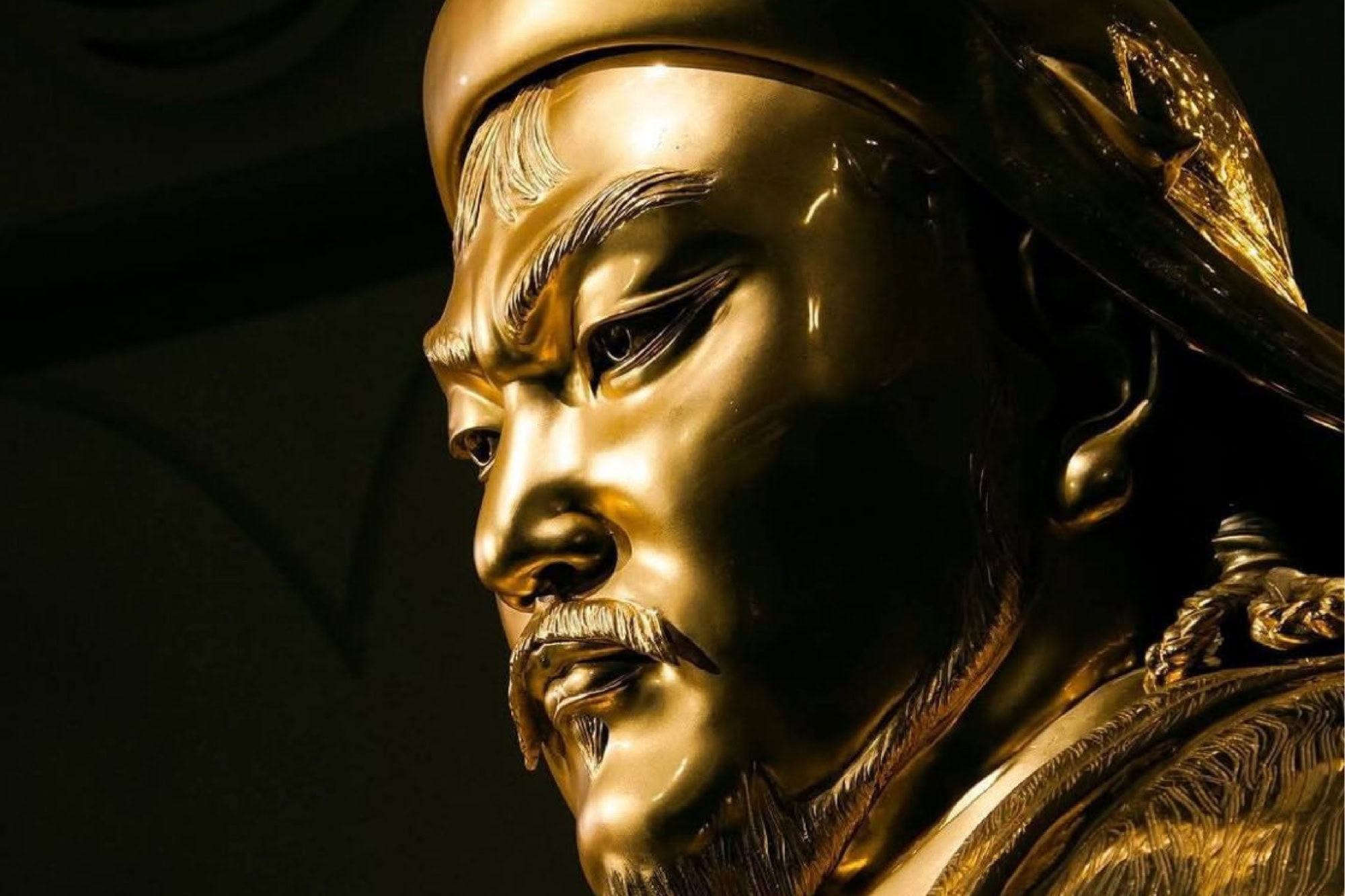 Nahaufnahme einer modernen Statue des mongolischen Herrschers Dschingis Khan.